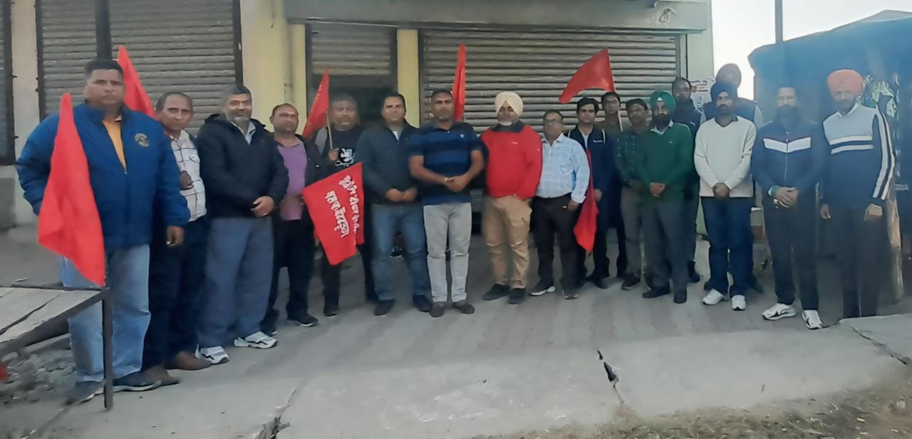 Government Teachers Union condemns PTI, reduction in salary grade of drawing and computer teachers.